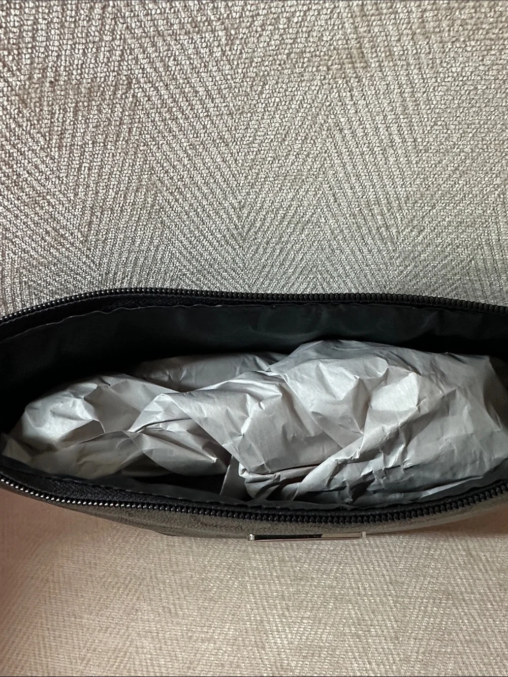 GUESS Black Logo-Print Toiletry Pouch with Heart Charm